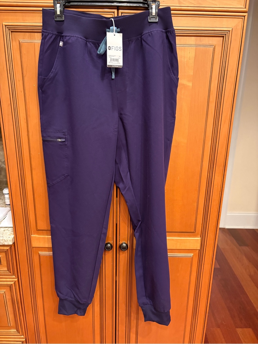 FIGS woman’s scrubs new with tags Deep Plum - Picture 6 of 8